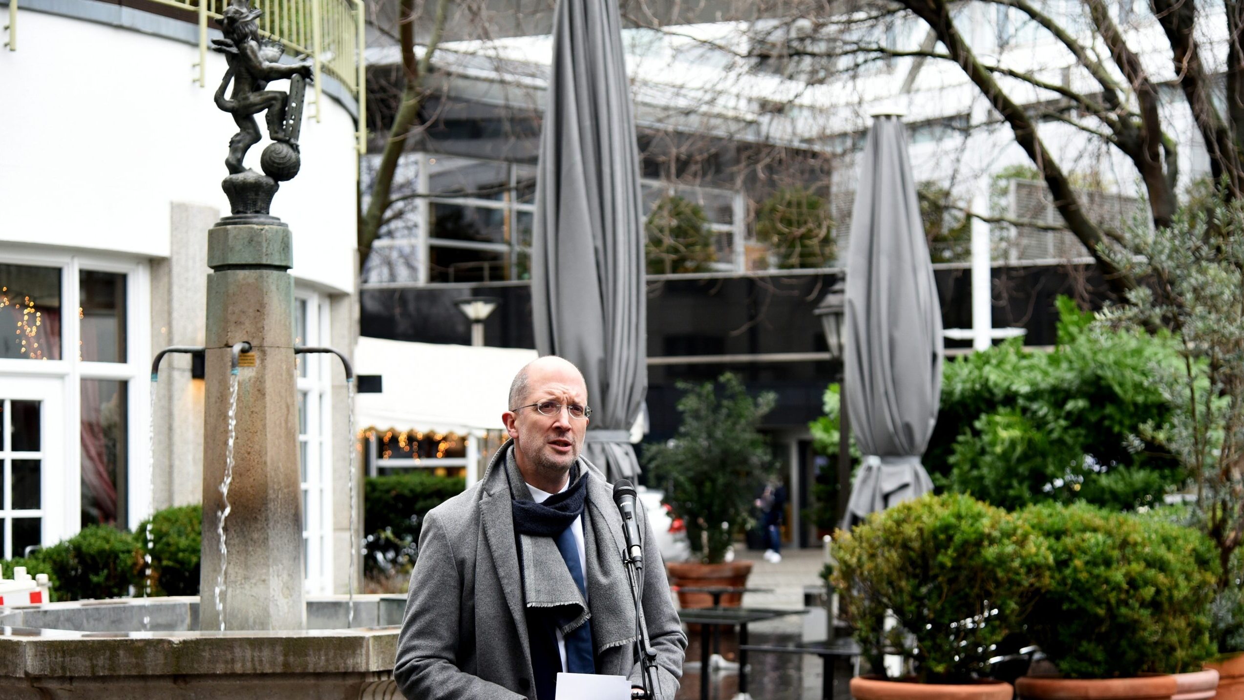 Du betrachtest gerade Internationaler Tag des Gedenkens an die Opfer des Holocaust: Gedenkstunde am Löwenbrunnen – Erinnerung an die aus Köln deportierten und ermordeten Kinder