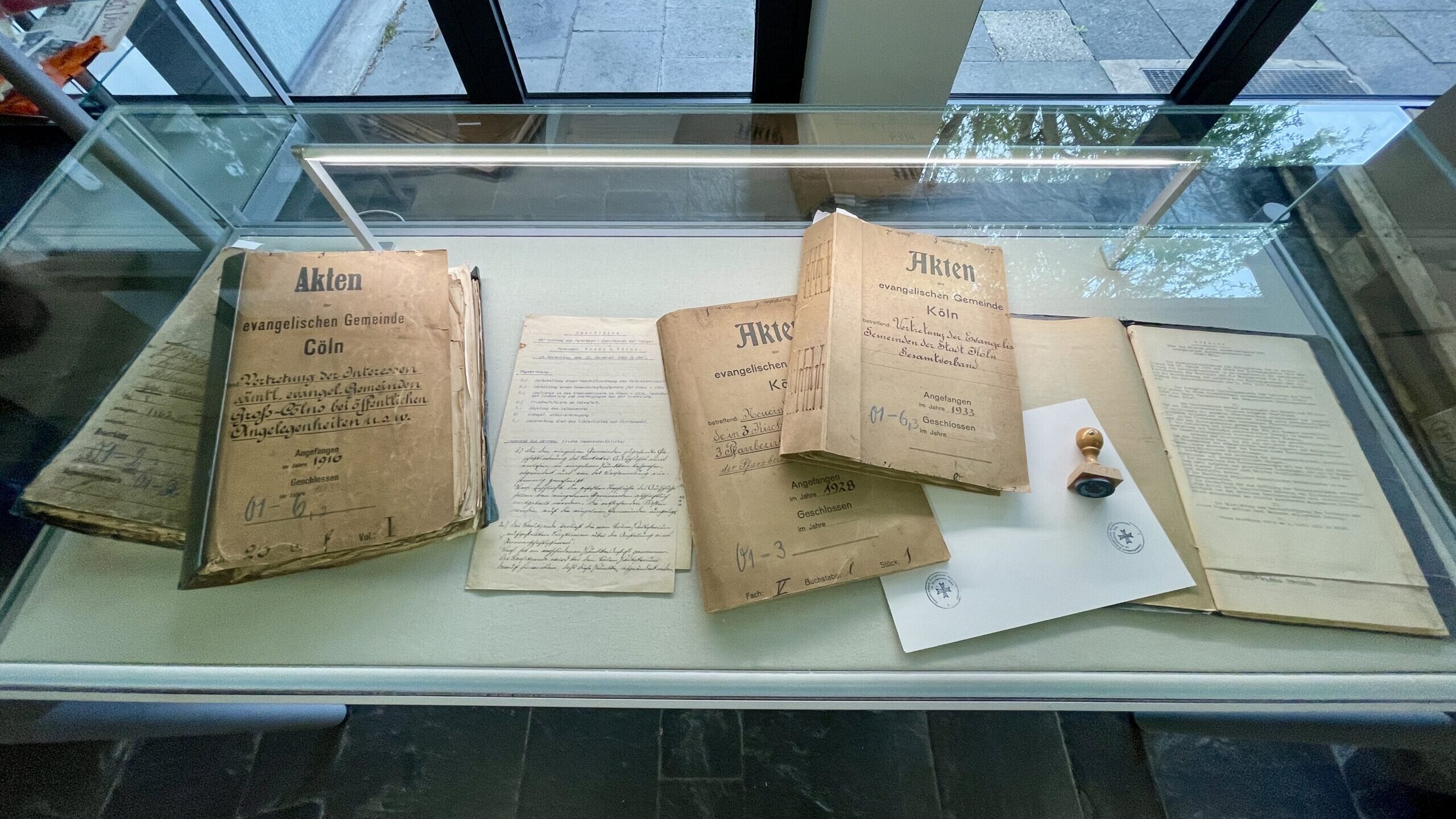 Du betrachtest gerade Ausstellung in der Trinitatiskirche: Entwicklung der Evangelischen Kirche in Köln und Region