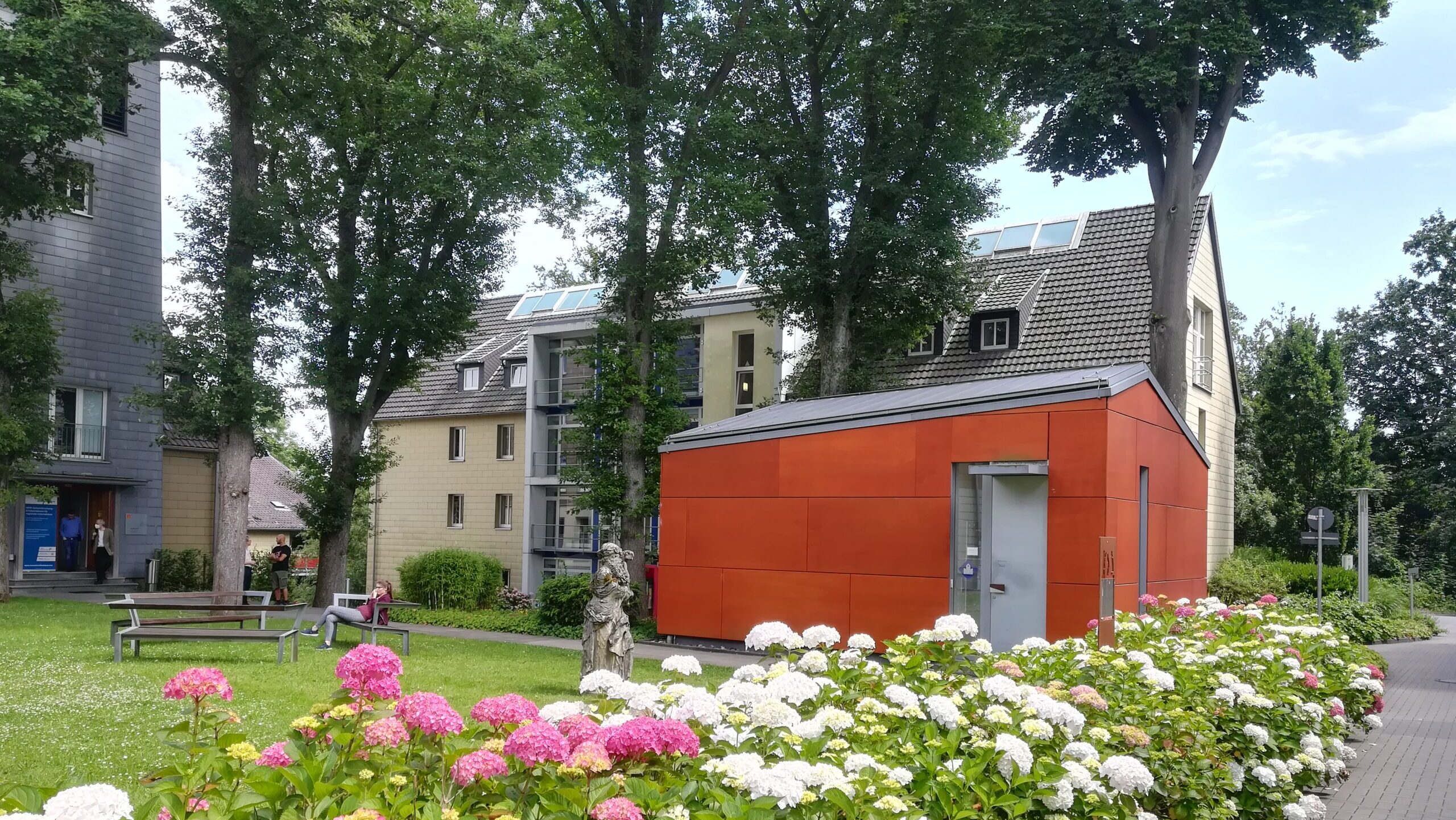 Du betrachtest gerade Digitale Sondersynode der Landeskirche diskutiert Zukunft der Kirchlichen Hochschule Wuppertal