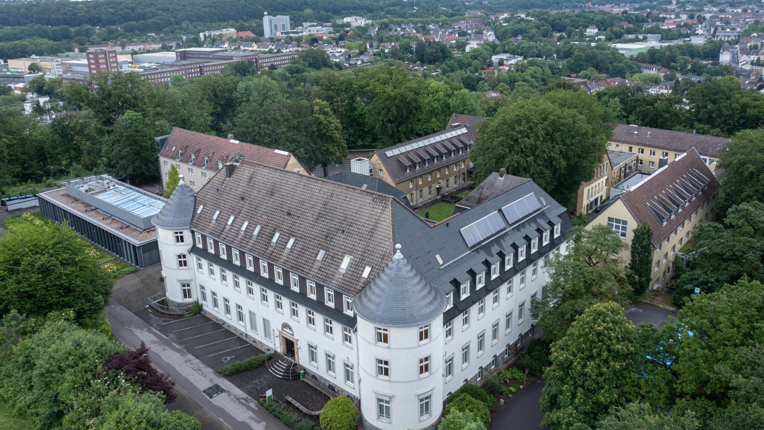 Du betrachtest gerade Kirchliche Hochschule Wuppertal könnte sich zum Bildungscampus wandeln – Sondersynode der rheinischen Kirche erteilt Prüfauftrag bis 2025