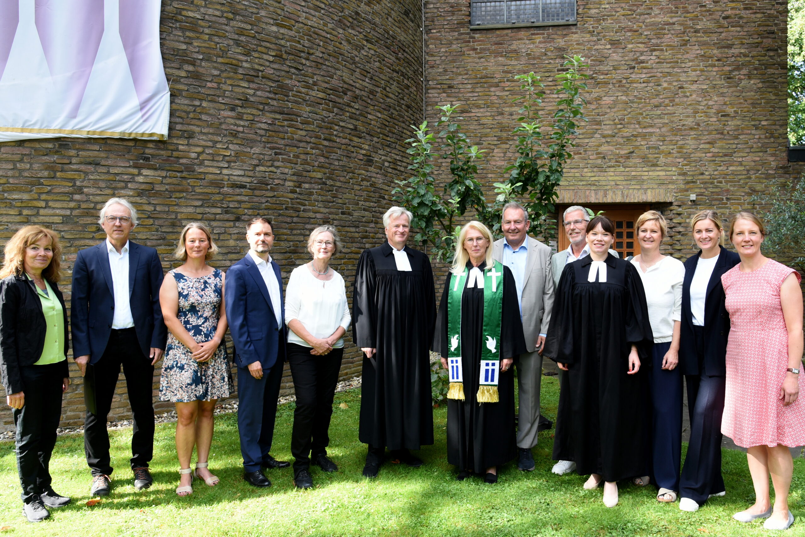Du betrachtest gerade Dietrich-Bonhoeffer-Kirche in Köln-Junkersdorf: Pfarrerin Regina Doffing entpflichtet