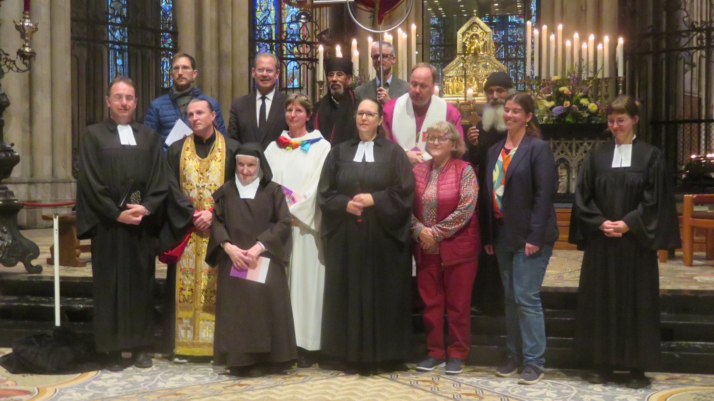 Du betrachtest gerade Kein frommes Selbstgespräch: Der Gottesdienst der ACK im Kölner Dom stellte das Gebet in den Mittelpunkt