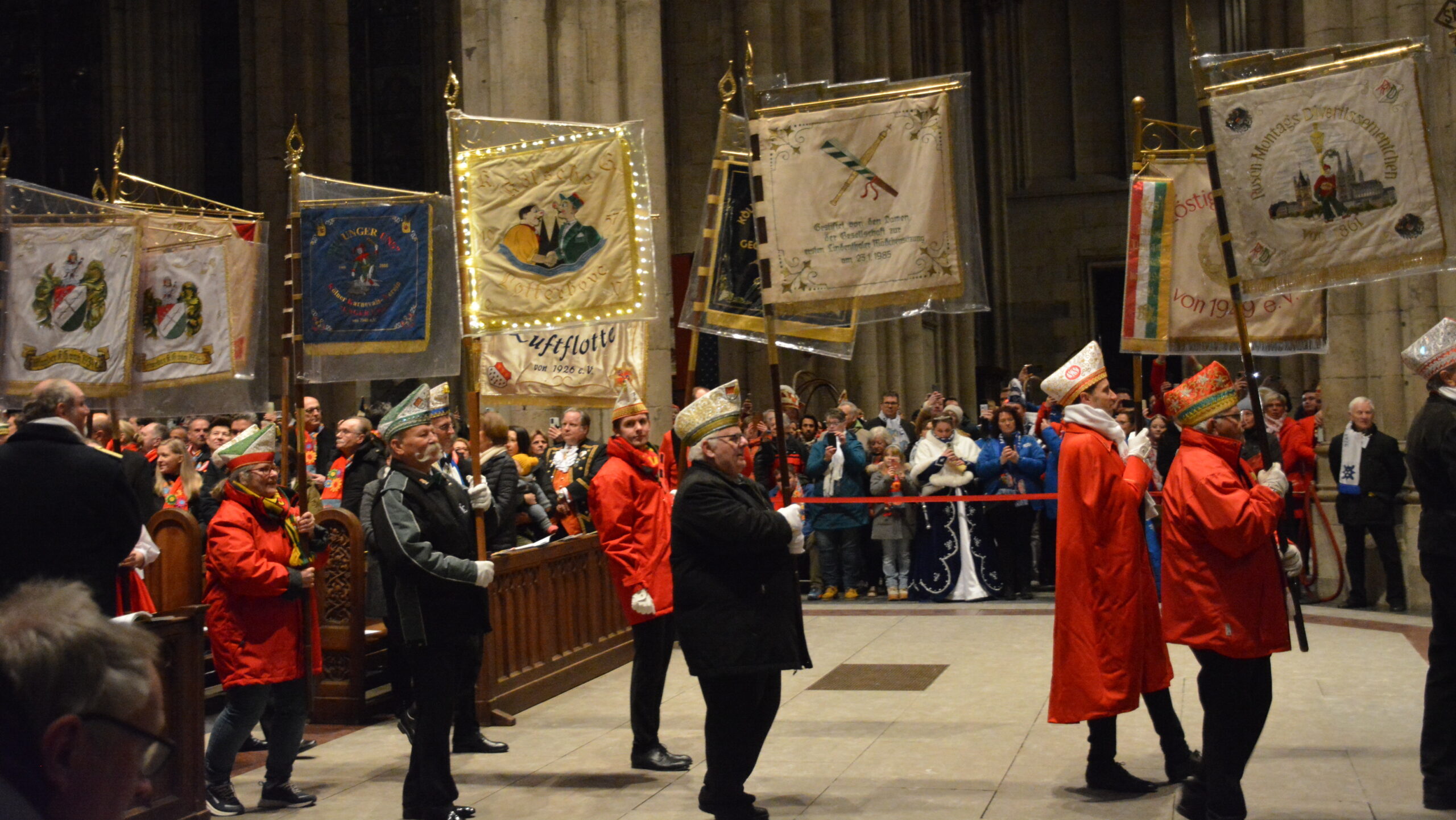 Du betrachtest gerade Im Zeichen der Vielfalt: Karnevalsgottesdienst im Dom mit Stadtsuperintendent Bernhard Seiger und Stadtdechant Robert Kleine