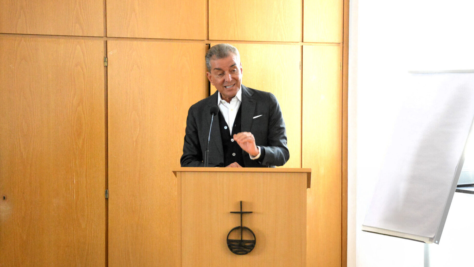 Du betrachtest gerade „Wer harmonisch ist, muss keine Haltung haben“ – Michel Friedman sprach beim Schulpolitischen Aschermittwoch über die Demokratie in Gefahr